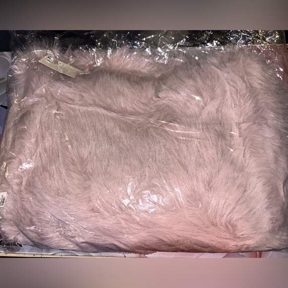 Pink Faux Fur Shoulder tote - Picture 2 of 8